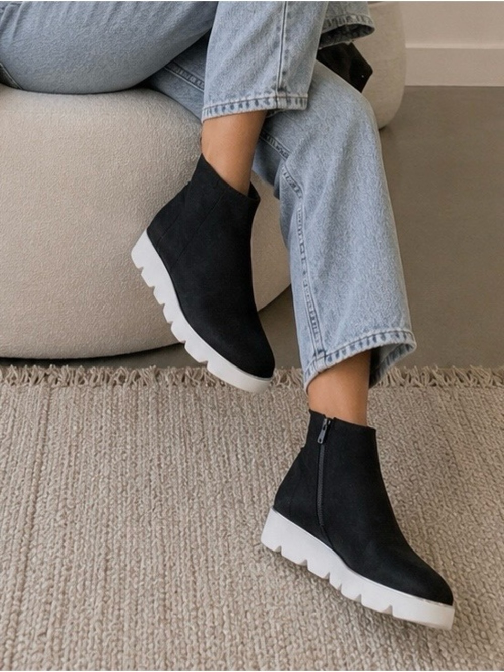 Alex Marie Black Leather Chunky Sole Ankle Booties White Platform Size 9M NWOT